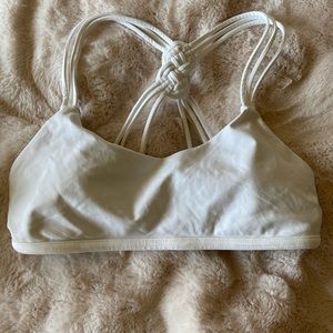 Lululemon love knot bra size 8 VGUC white color